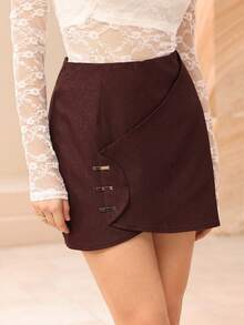 Modelyn Gonna elegante e alla moda di colore borgogna con decorazione asimmetrica in metallo e texture - Bordò - Visualizzare 3