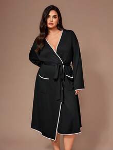 Lazeform Soft & Skin-Friendly Contrast Color Casual Plus Size Loungewear Robe Night Plus Size Curve Robe, Cozy Outfit