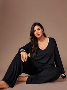 Lazeform Soft & Skin-Friendly Contrast Color Casual Loungewear Pajama Set, Plus Size Curve Plus Pajama Set, Cozy Outfit, Fall Winter Clothes - Black - View 1