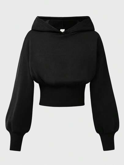 SHEIN Girlism بلوزة رياضية قصيرة ذات قلنسوة سوداء للفتيات المراهقات، طراز الشارع الكاجوال، خصر عالي، أكمام طويلة، لون أسود أحادي، متعددة الاستخدامات، بسيطة، مناسبة للعودة إلى المدرسة في فصلي الخريف والشتاء