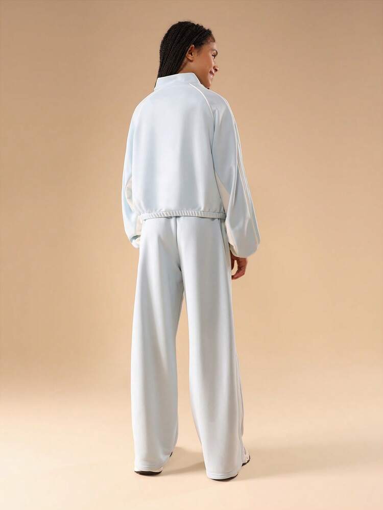 ジップスルーパーカーとジョガーパンツのセット