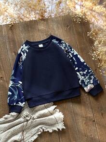 Emery Rose Kids Emery Rose Kids 少女蓝色碎花套头衫,适合秋冬季节穿着。可爱碎花印花,休闲宽松圆领舒适针织长袖卫衣,适合秋冬季节、街头复古风、夏季轻松舒适、秋季叠穿、时尚休闲、印花图案、秋季、返校季、返校节、户外野餐、郊游、街头摄影、居家、校园生活等场合。 - 寶藍色 - 查看 4