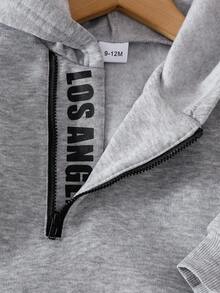 SHEIN Playful Pals 2 件套男婴字母印花连帽卫衣和松紧腰字母印花裤，适合外出、休闲装、秋冬季、男婴服装、灰色卫衣套装 - 灰色 - 查看 7