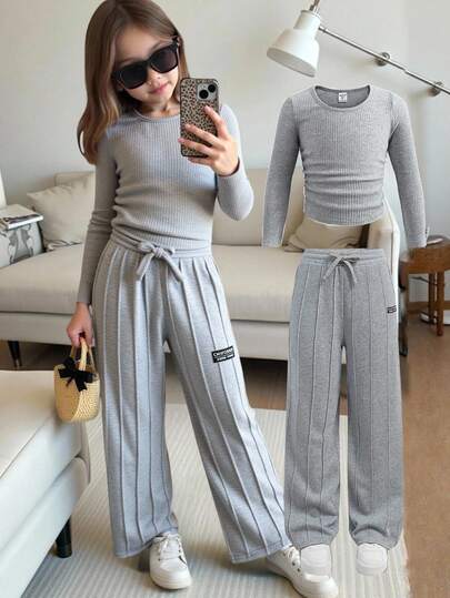 SHEIN 2 件套年轻女孩休闲美式街头风格灰色服装，长袖短款 T 恤，褶饰设计，直筒运动裤，姐妹套装，秋冬