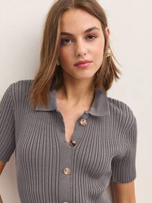 Nöista Cette robe côtelée à boutons marron est un incontournable pour les vêtements féminins d'automne. Parfaite pour la rentrée, le bureau ou la tenue décontracté chic, sa coupe classique et son style polyvalent en font une tenue idéale pour les fêtes ou les événements. C'est le vêtement parfait pour les femmes qui recherchent le confort et l'élégance en toute saison. - Gris foncé - Voir 8