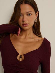 Nöista Áo khoét lỗ xếp nếp gân mận. Hoàn hảo cho trang phục mùa thu của phụ nữ, đi chơi, mặc đi học lại hoặc hẹn hò vào mùa đông - Dễ dàng đánh bóng quanh năm. - Màu Tím - Xem 4