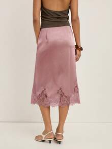 Nöista 这款优雅的女士半身裙饰有精致的蕾丝裙边，非常适合正式场合、派对装扮和精致的冬季造型；它是一款百搭单品，可轻松搭配衬衫或针织衫，为女性的冬季衣橱增添永恒的优雅气质，无论是休闲造型、优雅着装、圣诞节装扮还是精致的新年庆祝活动，都能完美驾驭。 - 藕粉色 - 查看 2