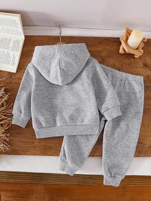 SHEIN Playful Pals 2 件套男婴字母印花连帽卫衣和松紧腰字母印花裤，适合外出、休闲装、秋冬季、男婴服装、灰色卫衣套装 - 灰色 - 查看 2