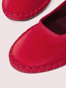CUCCOO DOLLMOD 女士优雅经典舒适天鹅绒褶皱弹力玛丽珍平底鞋 - 紅色 - 查看 5