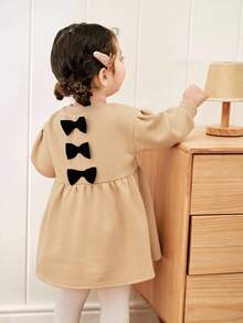 Cozy Pixies Robe à manches longues avec épaules tombantes, col rond, imprimé lettres et nœud, taille marquée, couleurs contrastées, pour bébé fille - Kaki - Voir 2