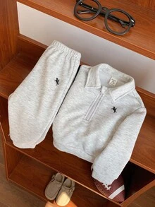 SHEIN 男婴休闲加厚保暖连帽拉链外套+弹力腰运动裤两件套，男女宝宝冬季运动服套装，男婴运动套装，幼儿男童两件套 - 灰色 - 查看 2