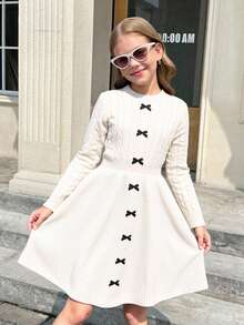 SHEIN Serisse Kids Tween Girls Elegant Round Neck Waist Fitted Knit Midi Dress With Contrast Front Bow For Winter, Knitted Dress Solid White Long Sleeve Knit Dress, Classic Elegant Round Neck Waist Fitted Knit Midi Dress. White Winter Dress, Autumn Winter White Knitted Dress, White Long Sleeve Dress Fall Tween Modest Dress Mom And Daughter Matching Dress Girls Spring Autumn French Style Dress Mommy And Me Dress