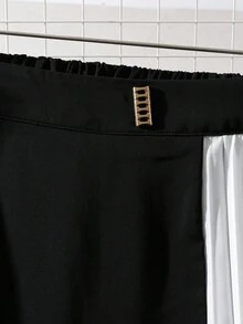 SHEIN Clasi Plus Size Minimalist Casual Color Block Design Metal Decor Waist Skirt - Black - View 3