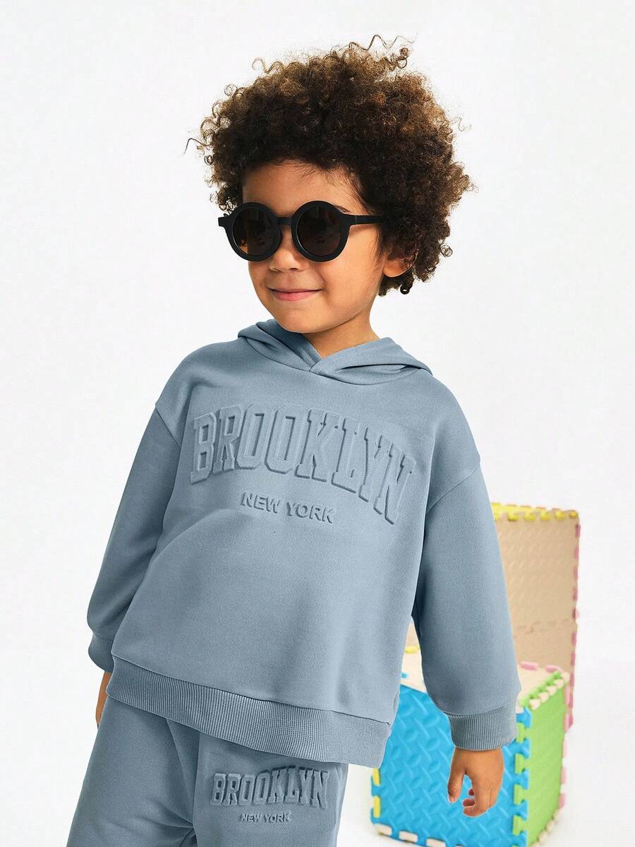 Maija Kids Maija Kids 2 Stücke Kleine Jungen Lässig Street Style Set mit Hoodie mit 3D geprägtem Muster und einfarbiger Jogginghose mit elastischem Bund, geeignet für Rückkehr zur Schule, Geburtstag, Babyparty, Feiertagsparty, Herbst/Winter - Graublau - Übersicht 1