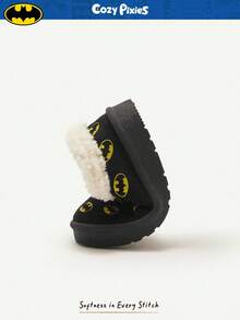 Cozy Pixies BATMAN X Cozy Pixies 1 Paar Jungen Schwarze DC Cartoon modische coole Design Fleece gefütterte warme Winter Hausschuhe, bequeme leichte Slip-On Lässig Baby Jungen Schuhe geeignet für den täglichen Gebrauch & Sport
