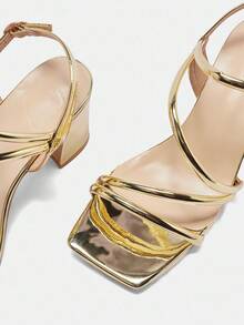 CUCCOO CURVES 大码女式时尚经典舒适踝带高跟凉鞋宽版 - 金色 - 查看 3