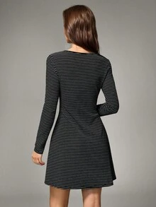Hanevo 女式条纹休闲优雅性感可爱长袖收腰A字方形领口连衣裙 - 黑與白 - 查看 2