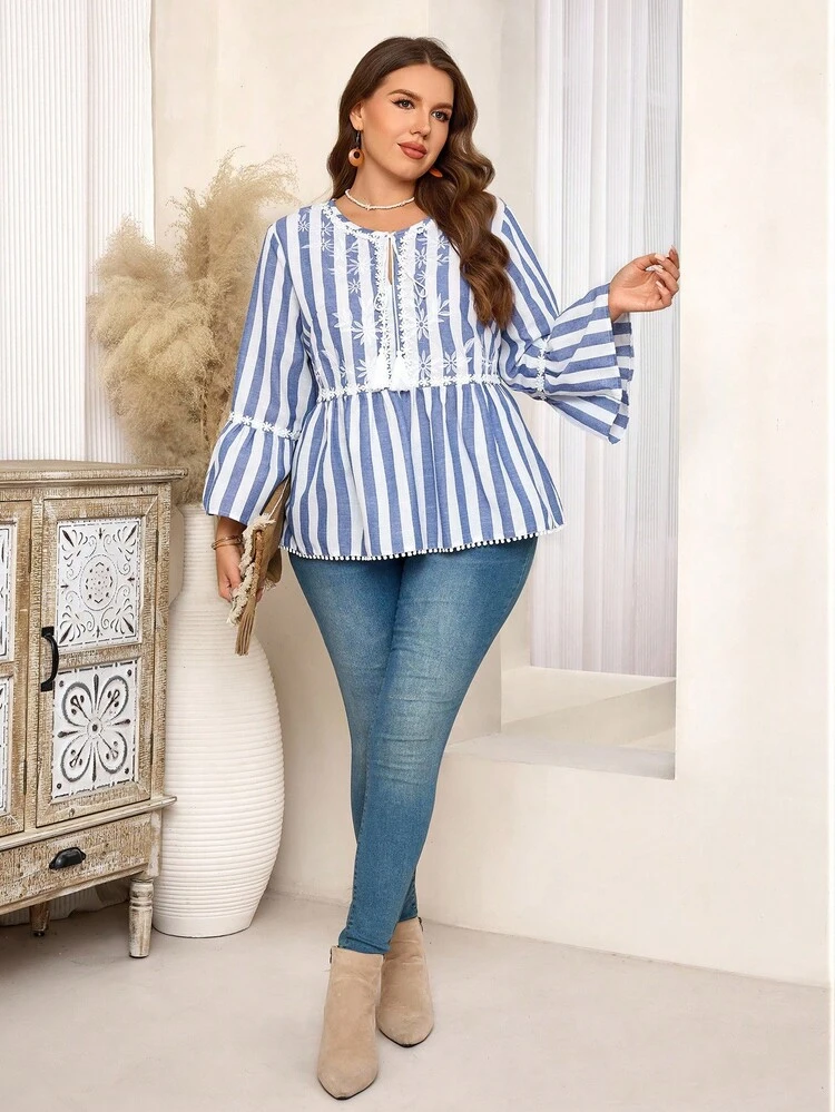 플러스 사이즈 여성 가을 컨트리 캐주얼 휴가 블루 앤 화이트 스트라이프 플레어 슬리브 긴팔 자수 블라우스 탑, 외출, 2025 신상, 데일리 웨어용 심플하고 패셔너블, 베이비돌 탑, 가을/겨울, 여성용 크리스마스, 새해