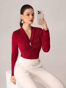 NOVVYNE 金属扣V领褶皱长袖优雅修身T恤 - 酒紅色 - 查看 4