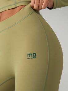 MISSGUIDED Active Performance Two Piece Workout Compression Set High Neck Half Zip Long Sleeve Crop Top And High Rise 7/8 Length Training Leggings Fitness Gym Set