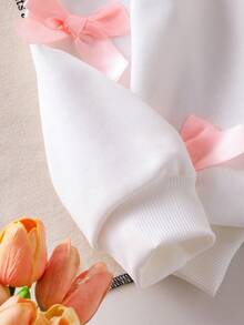 两件套女童白色圆领长袖蝴蝶结卫衣搭配牛仔喇叭裤套装，时尚甜美，适合秋冬季节穿着。 - 白色 - 查看 5