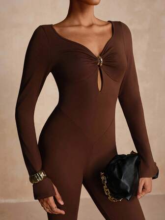 Vesra Minimalistisk jumpsuit med nyckelhålsringning och metalldekor, vår/höst, för kvinnor