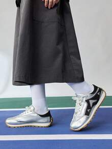 SHEIN 1 Pair Chic Back To School Children Silver Splicing Soft Bottom Non-Slip Flat Sports Shoes, Spring/Summer - Silver - View 3