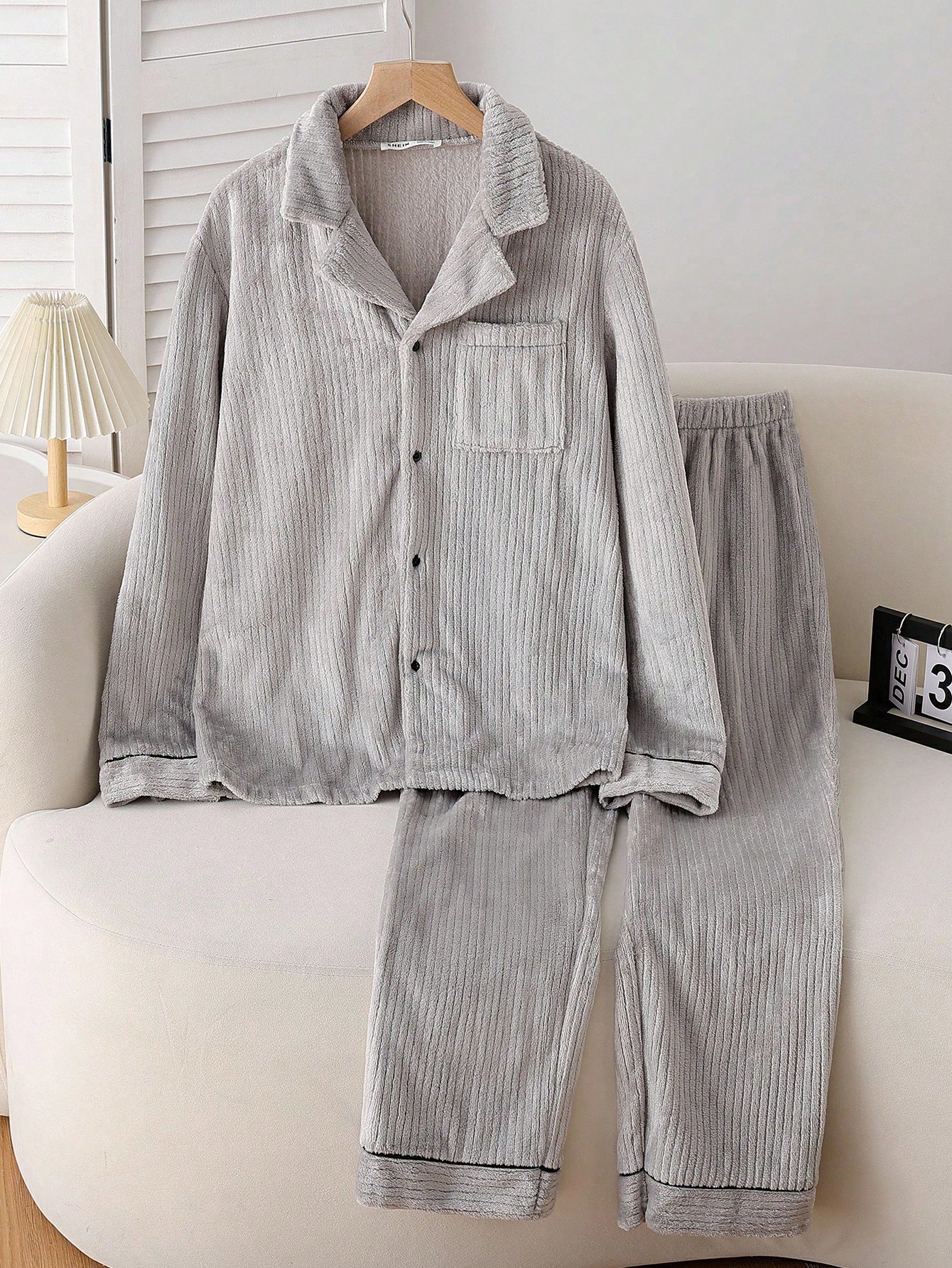 بدلة رياضية رجالية مكونة من سترة سوداء مع حواف ملو...