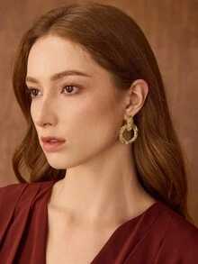 MOTF PREMIUM GOLD-PLATED GEOMETRIC TEXTURAL STATEMENT EARRINGS. - Yellow Gold - View 4