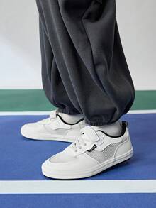 JNSQ 新款时尚黑白拼色休闲运动鞋，适合学生和滑冰爱好者，适合夏季返校季