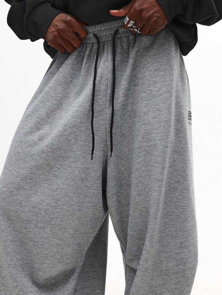 신축성 허리밴드와 리브 커프스가 있는 오버사이즈 플리스 조거 팬츠