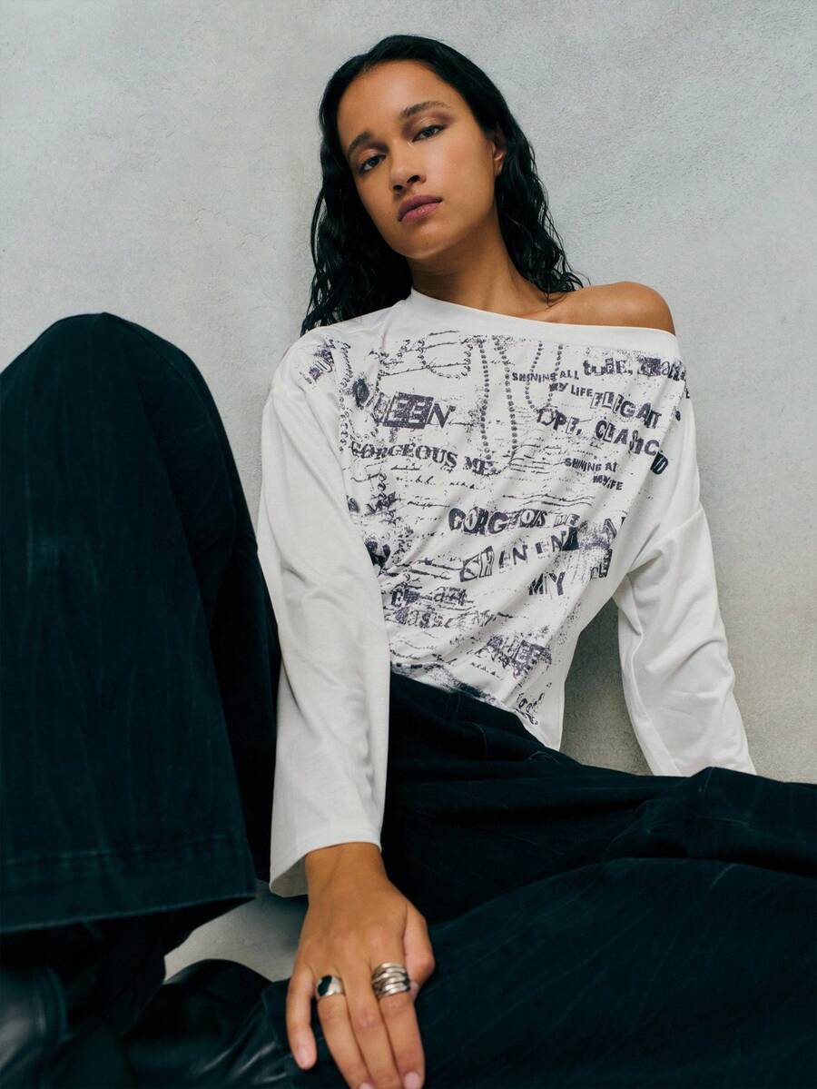 TypaGal Áo thun in họa tiết dáng rộng, cổ trễ vai. Chiếc áo cánh thường ngày dành cho nữ này mang đến phong cách thoải mái với kiểu dáng rộng rãi và họa tiết đồ họa. - trắng - Xem 1