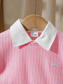 SHEIN Playful Pals 2件套女婴休闲黑色刺绣心形背心和蓝色连衣裙套装 - 粉色 - 查看 6