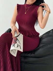 Modelyn Bộ 2 áo len không tay phong cách quý cô thanh lịch và chân váy dài xếp ly - Màu Đỏ Sâu - Xem 3