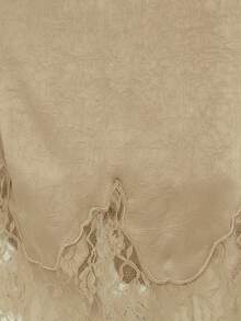 Nöista 这款优雅的女士半身裙饰有精致的蕾丝裙边，非常适合正式场合、派对装扮和精致的冬季造型；它是一款百搭单品，可轻松搭配衬衫或针织衫，为女性的冬季衣橱增添永恒的优雅气质，无论是休闲造型、优雅着装、圣诞节装扮还是精致的新年庆祝活动，都能完美驾驭。 - 香檳色 - 查看 3