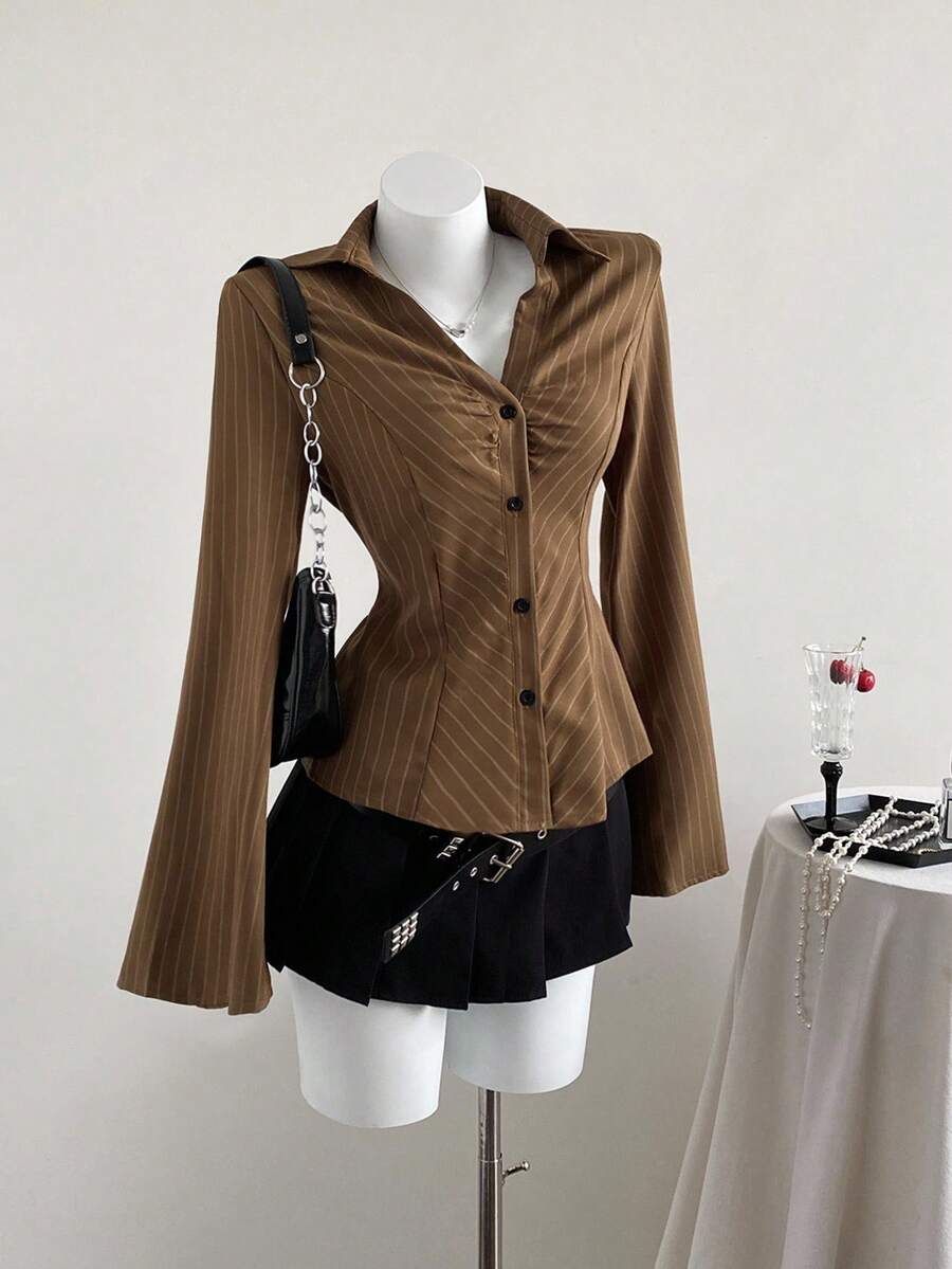 SHEIN PETITE قميص مخطط بأكمام واسعة وخصر ضيق وقصة نحيفة، طراز أنيق للنساء القصيرات، مناسب للارتداء اليومي في فصل الخريف - بني - مشاهدة 1