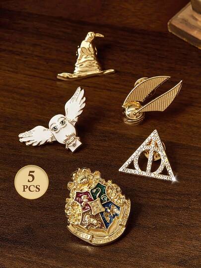 HARRY POTTER X SHEIN Set de 5 piezas de broches de aleación de zinc con diseños de moda, incluyendo la Snitch Dorada, las Reliquias de la Muerte, Hedwig, el Sombrero Seleccionador, adecuados para colección y regalos