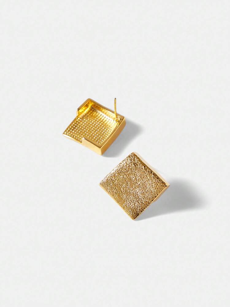 SQUARE TEXTURED STUD EARRINGS