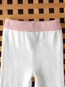 SHEIN Vintaside Kids 女宝宝两件套保暖冬装，可爱草莓图案粉色毛衣搭配弹力腰针织裤，柔软针织毛衣和配套长裤，精致草莓提花面料，荷叶边领口和袖口，可爱日常女宝宝穿搭 - 白色 - 查看 7
