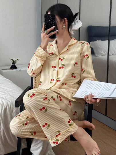 Dream Adore Conjunto de pijama de manga larga con estampado de cerezas y rayas amarillas, con top de solapa y pantalones, para mujer. Conjunto de pijama de cerezas, conjunto de pijama a rayas, ropa de otoño e invierno