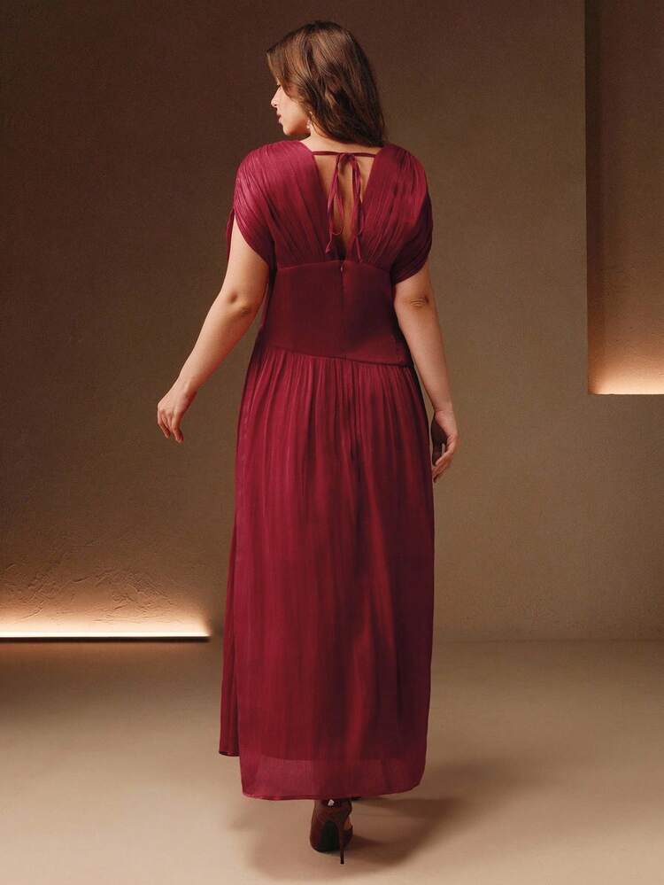 Plus Size Women's V-Neck Short Sleeve Beaded Chain Ruched Waist Backless Tie Dress, Elegant & Refined, Summer