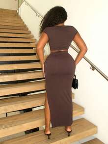 Alexandranx Bộ đồ mùa hè áo hở vai xếp nếp bất đối xứng & váy cạp trễ xếp nếp cao, quần áo nữ, màu hồng, váy tay cánh dơi xẻ đùi không tay ôm vừa vặn màu nâu cà phê thanh lịch cho nữ, trang phục hai mảnh cho nữ, mùa xuân/hè, trang phục thường ngày - Cà phê nâu - Xem 2