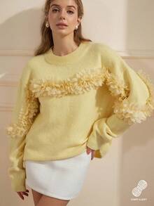 Aveloria Rosie Cremefarbener gelber Herbst/Winter Neuankömmling aufwendiges 3D Blumen Trim Design, raffiniert eleganter vielseitiger Damen Pullover