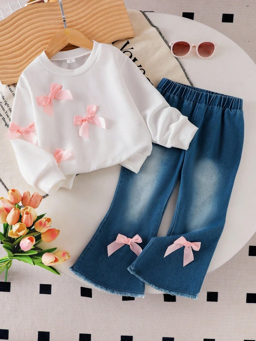 两件套女童白色圆领长袖蝴蝶结卫衣搭配牛仔喇叭裤套装，时尚甜美，适合秋冬季节穿着。 - 白色 - 查看 1