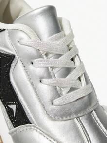 SHEIN 1 Pair Chic Back To School Children Silver Splicing Soft Bottom Non-Slip Flat Sports Shoes, Spring/Summer - Silver - View 8