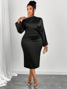 SOLERSUN 女士时尚纯色不对称领口褶饰侧边缎面紧身连衣裙长款女装 - 黑色 - 查看 1