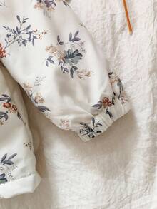 SHEIN Vintaside Kids 年轻女孩冬季长袖连帽可爱时尚数码印花夹克，为户外旅行提供充足的温暖保护，时尚实用，让宝宝在冬季冒险中保持温暖和时尚 - 彩色 - 查看 6