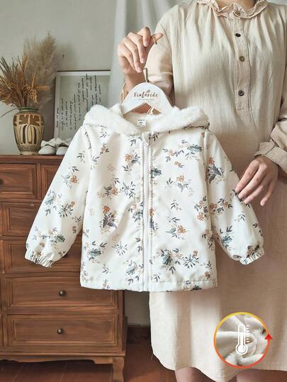 SHEIN Vintaside Kids 年轻女孩冬季长袖连帽可爱时尚数码印花夹克，为户外旅行提供充足的温暖保护，时尚实用，让宝宝在冬季冒险中保持温暖和时尚