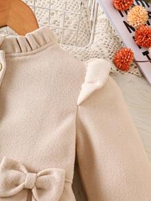 Elladie kids 女童秋冬甜美公主风淡桃色荷叶边领蝴蝶结装饰中长款大衣，韩版甜美风毛呢大衣，适合日常上学、家庭休闲、节日聚会（如生日派对、拜年），实用又时尚