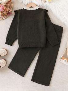 SHEIN Vintaside Kids مجموعة كنزة صوفية وبنطلون للبنات الصغيرات، كنزة صوفية كارديجان مطرزة بكشكشة على الحواف مع أزرار عمودية، مقترنة ببنطلون ذو ساق واسعة، طراز طازج وجميل، سمك عادي وملمس ناعم، ضروري للخروجات اليومية في فصلي الخريف والشتاء